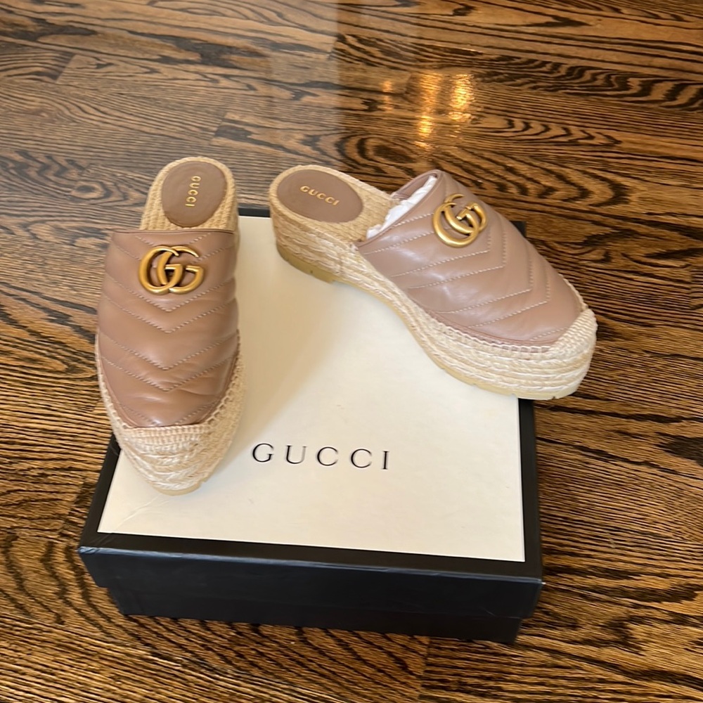 Gucci Charlotte Matelasse gold GG logo platform espadrille jute mule EU38.5